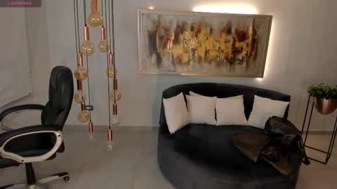 K A T E  online show from December 2025 11:03:02 AM