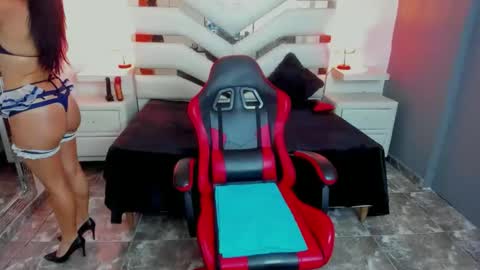 Snapshot of katetompson chatting on September 2025 12:51:01 PM kate Tompson online show from September 2025 12:51:01 PM