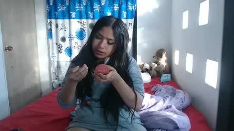 Snapshot of kathiie_ chatting on January 2025 12:02:02 PM K A T H I E online show from January 2025 12:02:02 PM