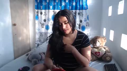 Snapshot of kathiie_ chatting on February 2025 12:00:02 PM K A T H I E online show from February 2025 12:00:02 PM