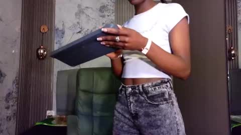 Katia online show from November 2025 11:47:02 AM