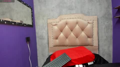 Snapshot of katiie_m chatting on May 2026 09:52:01 PM Katie online show from May 2026 09:52:01 PM