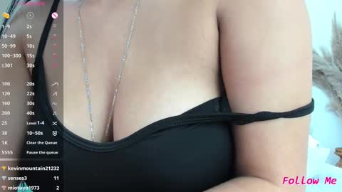 Snapshot of katriana_sex chatting on February 2025 10:31:01 PM  Katriana  online show from February 2025 10:31:01 PM
