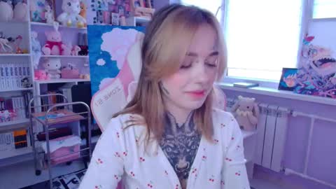 Katrin online show from October 2025 01:17:02 PM