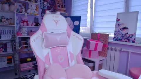 Katrin online show from October 2025 02:27:01 PM