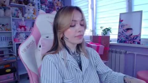 Katrin online show from October 2025 01:33:02 PM