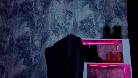 Snapshot of katttymoon_ chatting on December 2024 05:48:01 AM Goddess Katy VACATION online show from December 2024 05:48:01 AM