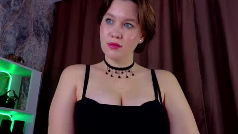 Snapshot of katttymoon_ chatting on September 2025 06:02:02 AM Goddess Katy VACATION online show from September 2025 06:02:02 AM