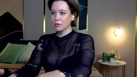 Snapshot of katttymoon_ chatting on October 2025 01:11:01 AM Goddess Katy VACATION online show from October 2025 01:11:01 AM