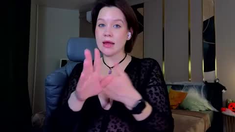 Snapshot of katttymoon_ chatting on October 2025 01:11:01 AM Goddess Katy VACATION online show from October 2025 01:11:01 AM