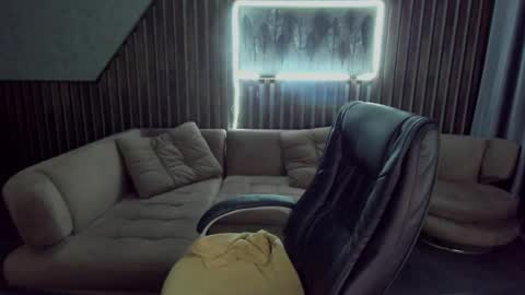 Katty online show from December 2025 06:14:02 PM