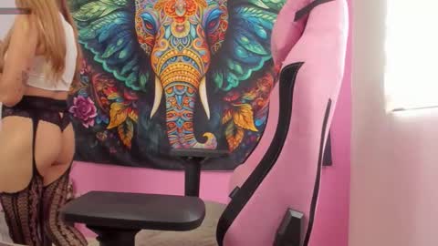 katy simpsons online show from November 2025 08:42:02 PM