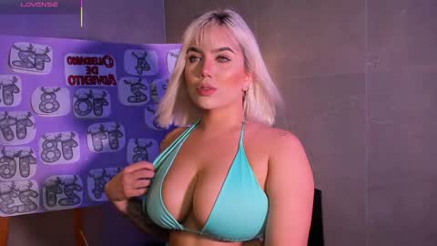 Snapshot of katyablonding chatting on December 2025 05:07:01 PM salo online show from December 2025 05:07:01 PM