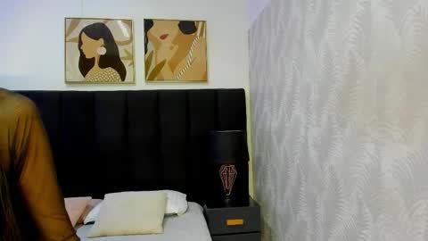 Kayla  online show from September 2025 11:32:01 AM