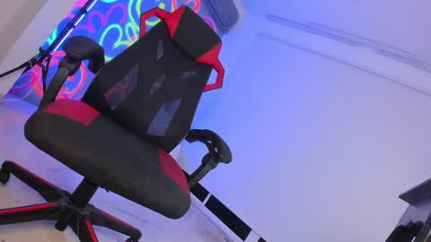 Snapshot of kayle______ chatting on February 2025 11:58:02 PM INSTAjohedija online show from February 2025 11:58:02 PM