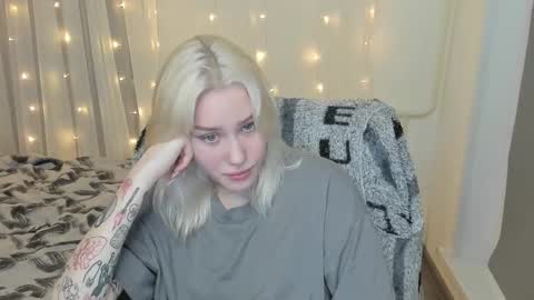 Seb Polly Roxy Jonny online show from February 2025 04:55:01 PM