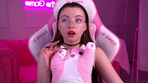 Keira online show from February 2025 03:40:01 PM