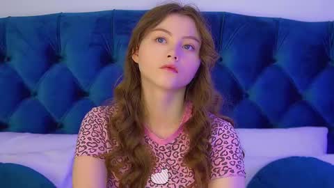 Keira online show from September 2025 06:12:02 PM