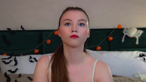 Keira online show from October 2025 06:08:02 PM