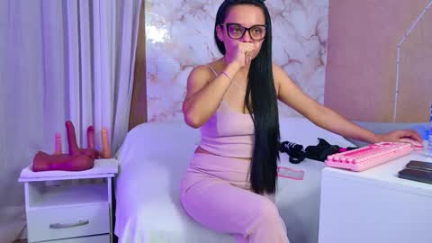 kelanymilf online show from February 2026 03:18:01 AM