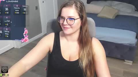 Snapshot of kellielowie chatting on December 2024 04:06:01 PM kellielowie online show from December 2024 04:06:01 PM