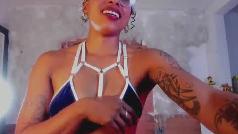 kelly__thomson online show from January 2025 10:01:01 PM