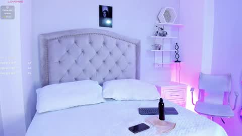 kellyMillian  online show from December 2024 07:03:02 PM