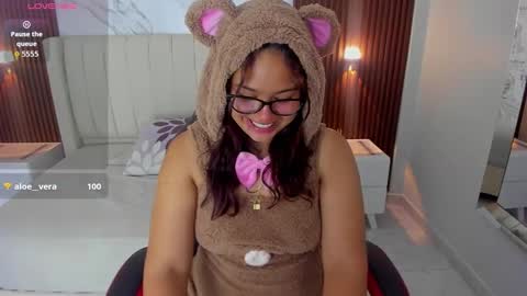 Snapshot of kellynovoa chatting on November 2025 04:01:02 AM KELLY online show from November 2025 04:01:02 AM