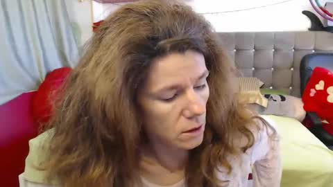 kelly online show from November 2025 09:42:02 AM