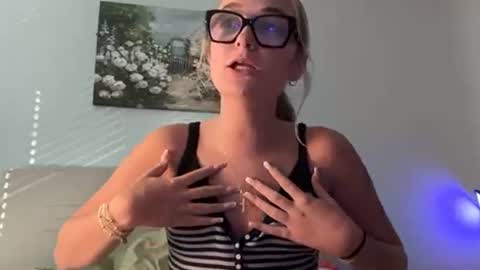 Snapshot of kelseyblu chatting on June 2026 11:11:01 PM Kelsey Blu online show from June 2026 11:11:01 PM