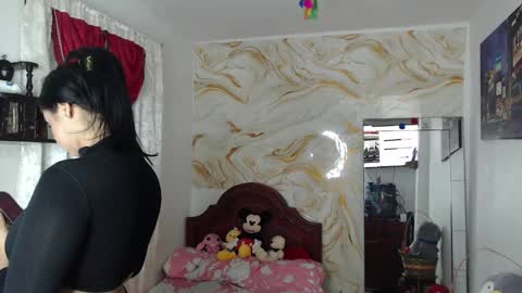 kendall  online show from November 2025 04:14:02 AM