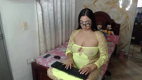 kendall  online show from November 2025 06:13:02 AM