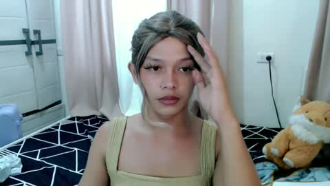 kendra_lunaxx online show from June 2026 10:32:02 PM