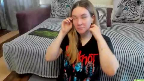 Snapshot of kendra_xx_ chatting on April 2026 12:37:02 AM Kendra online show from April 2026 12:37:02 AM