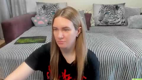 Snapshot of kendra_xx_ chatting on May 2026 12:18:01 AM Kendra online show from May 2026 12:18:01 AM