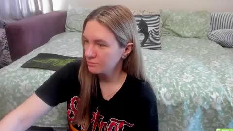 Snapshot of kendra_xx_ chatting on May 2026 01:57:16 AM Kendra online show from May 2026 01:57:16 AM