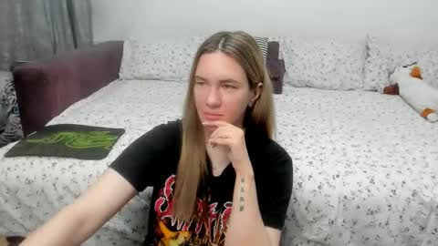 Snapshot of kendra_xx_ chatting on May 2026 01:03:02 AM Kendra online show from May 2026 01:03:02 AM