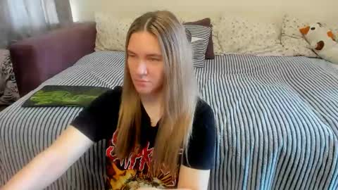 Snapshot of kendra_xx_ chatting on June 2026 01:28:02 AM Kendra online show from June 2026 01:28:02 AM