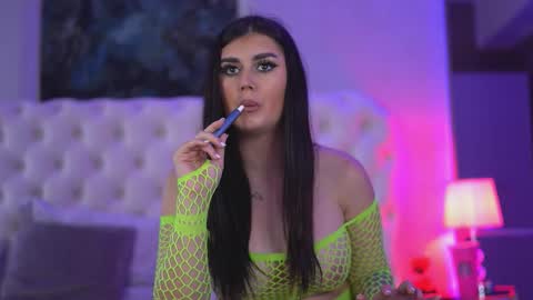 Kendra online show from November 2025 03:44:02 PM