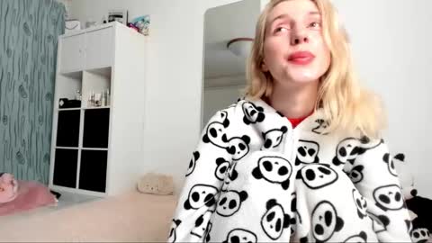 Kenzie online show from February 2025 05:08:01 AM