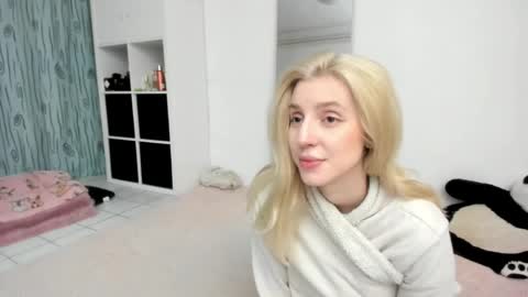 Snapshot of kenziedawton chatting on May 2026 01:51:02 PM Kenzie online show from May 2026 01:51:02 PM