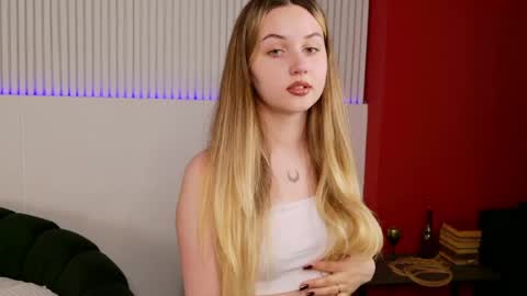 Snapshot of kerry_mell chatting on April 2026 02:29:01 PM kerry_mell online show from April 2026 02:29:01 PM