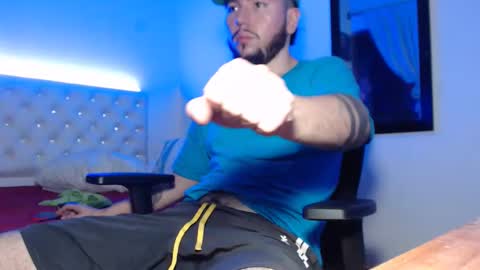 Snapshot of kevinsantiag0 chatting on December 2025 01:43:01 AM kevinsantiag0 online show from December 2025 01:43:01 AM