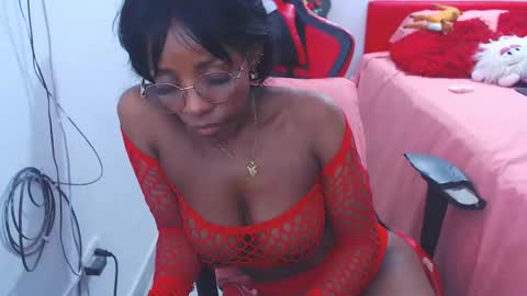 Snapshot of keyra_dainty chatting on December 2024 08:37:01 PM Sandy Saenz online show from December 2024 08:37:01 PM