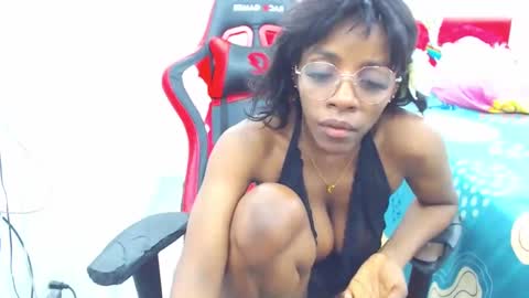 Snapshot of keyra_dainty chatting on January 2025 06:41:02 PM Sandy Saenz online show from January 2025 06:41:02 PM