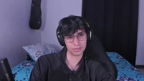 khozler_ online show from September 2025 11:38:02 PM