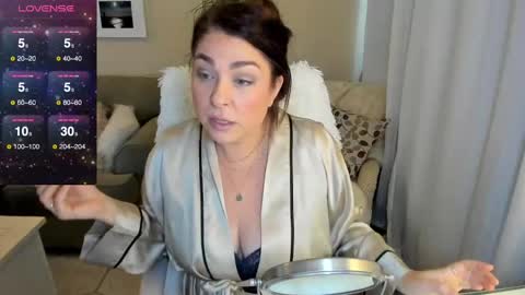 Snapshot of kierareines chatting on December 2024 06:48:01 PM Kiera Reines online show from December 2024 06:48:01 PM