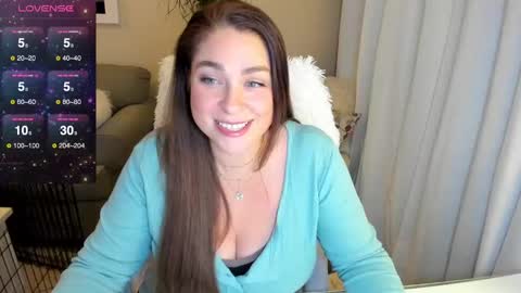 Snapshot of kierareines chatting on December 2024 02:49:02 AM Kiera Reines online show from December 2024 02:49:02 AM