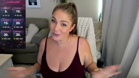 Snapshot of kierareines chatting on September 2025 11:50:02 PM Kiera Reines online show from September 2025 11:50:02 PM