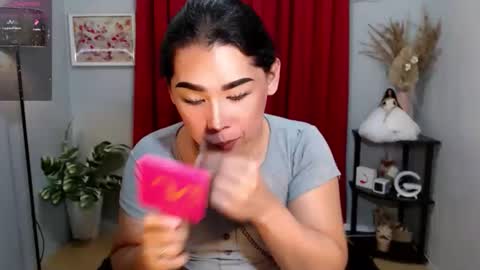 Im Mia online show from November 2025 06:56:02 AM